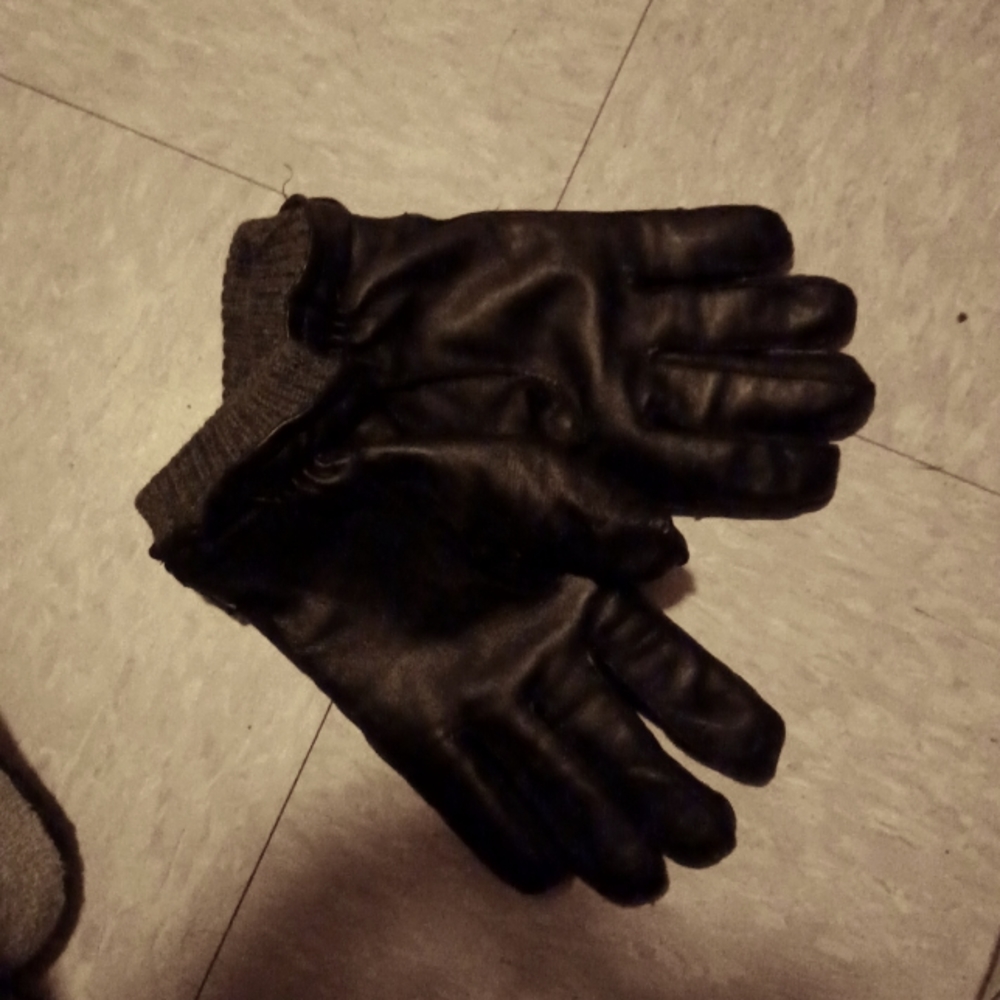 Letter fur gloves